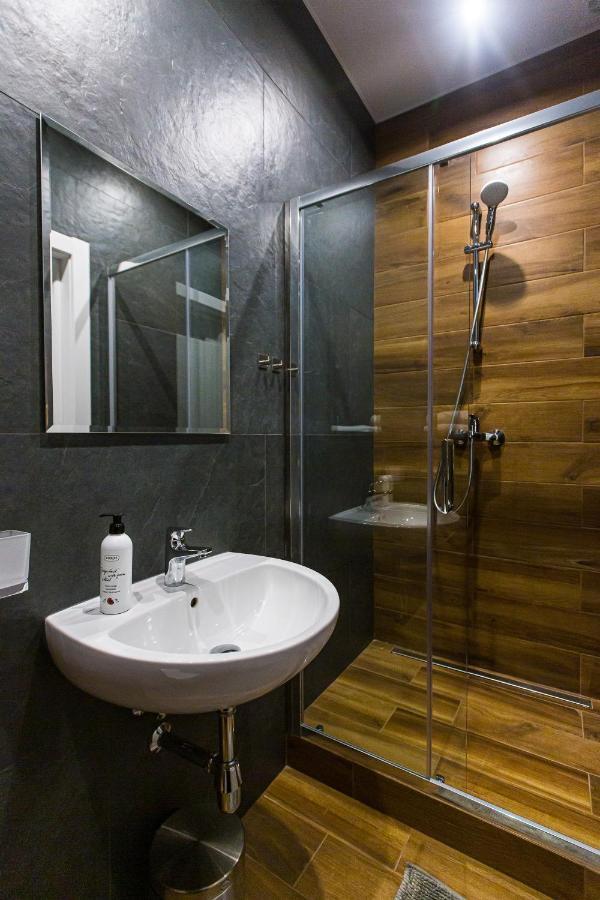 3 Vodna Apartment Lviv Eksteriør bilde