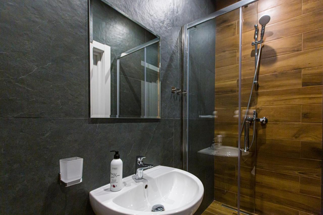 3 Vodna Apartment Lviv Eksteriør bilde