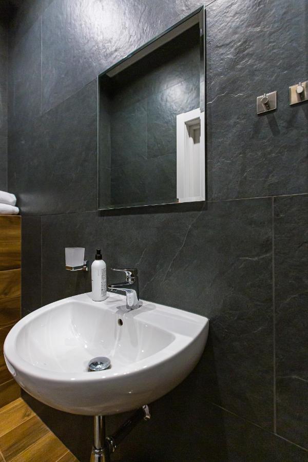 3 Vodna Apartment Lviv Eksteriør bilde